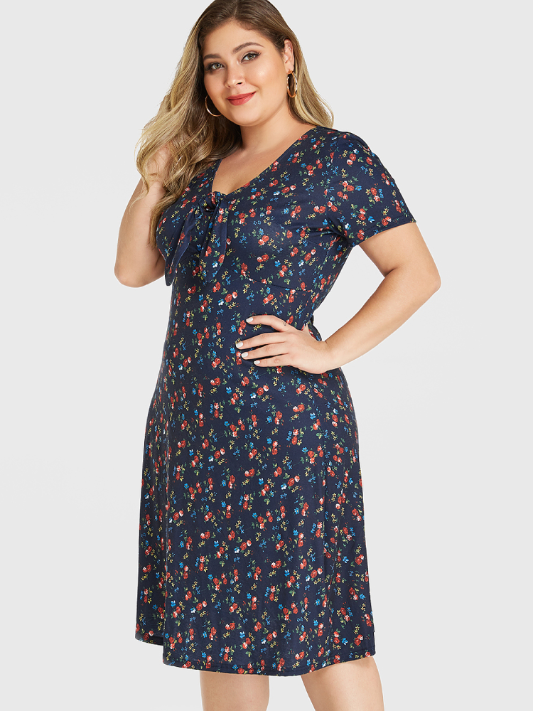 
	Floral Print V-neck Bowknot Short Sleeve Plus Size Dress