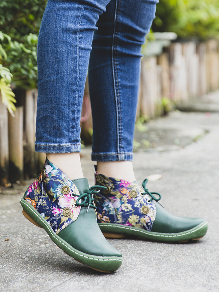 
	LOSTISY Flowers Pattern Splicing Solid Color Round Toe Comfy Lace-up Flat Ankle Boots