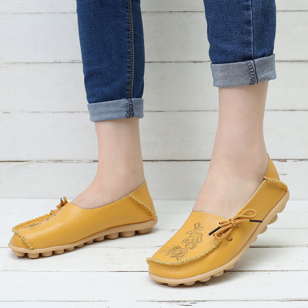 
	LOSTISY Women Large Size Floral Embroidery Stitching Soft Flats Leather Loafers